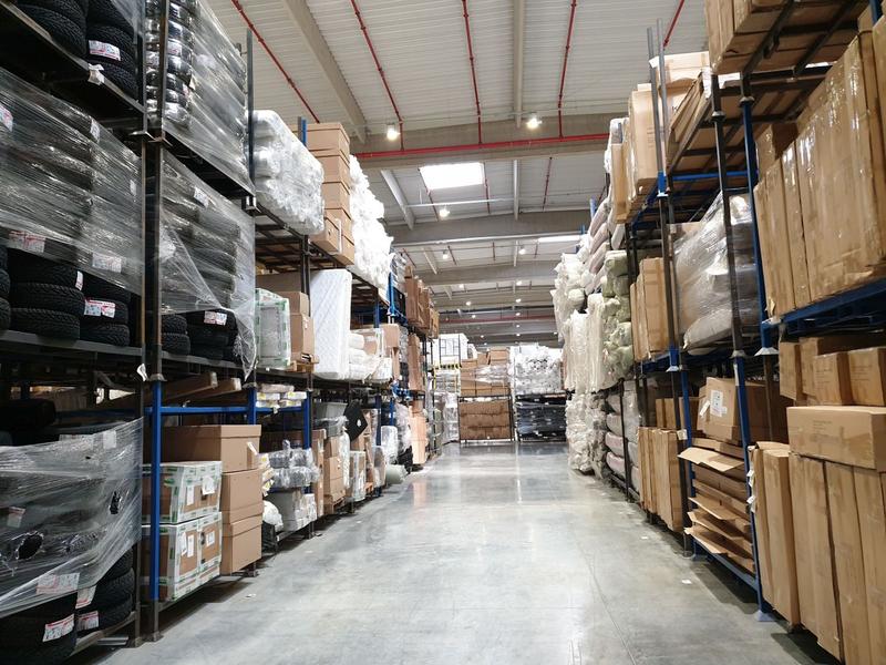 Intr-un depozit eMAG, Foto: Hotnews