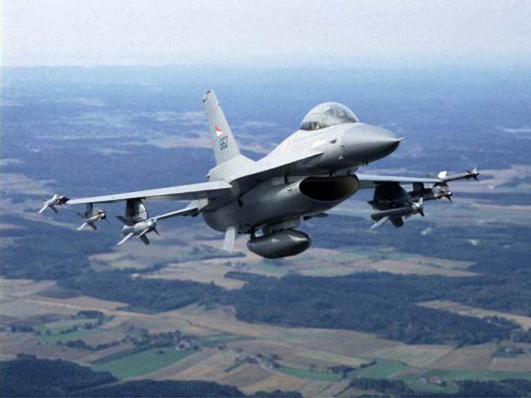F-16 al Norvegiei cu rachete AIM-9L și antinavă Penguin, Foto: RNoAF