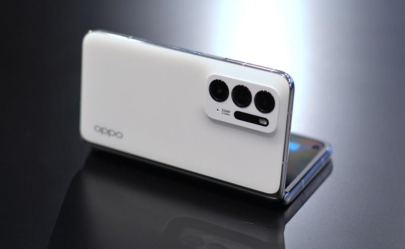Oppo Find N, Foto: Hotnews