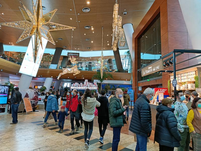 Lume in Mall în perioada Crăciunului, Foto: Hotnews