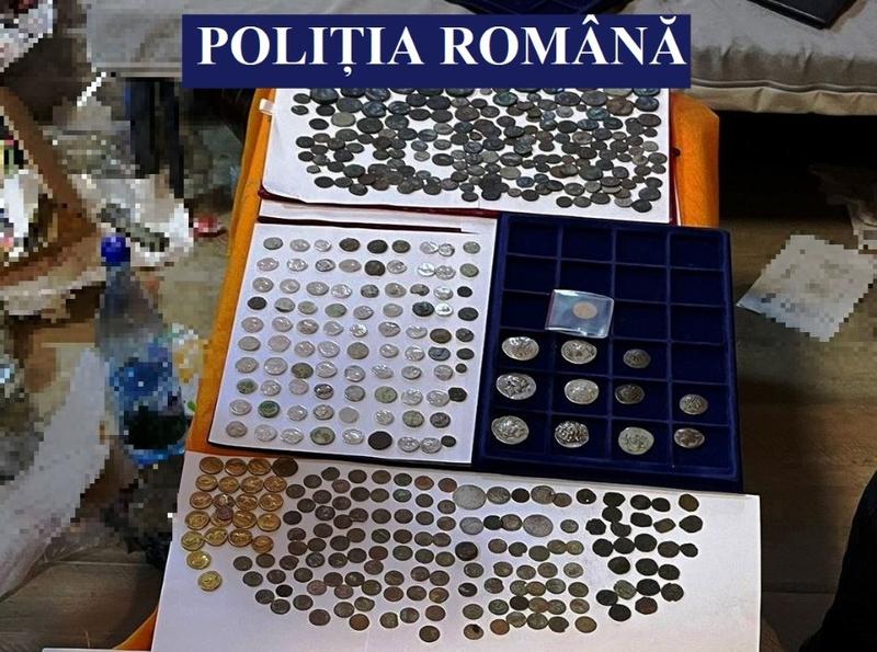 Monede antice confiscate de poliţişti, Foto: Politia Romana