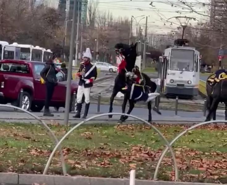 un jandarm cade de pe cal, Foto: Captura