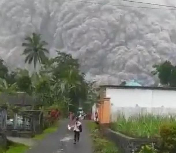 Vulcanul Semeru din insula Java a erupt din nou, Foto: Captura