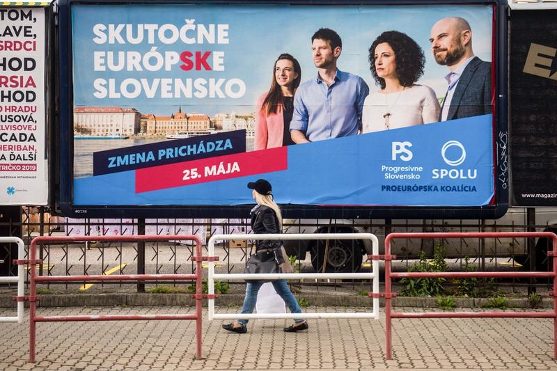 Afis electoral al partidului Slovacia Progresista, Foto: VLADIMIR SIMICEK / AFP / Profimedia