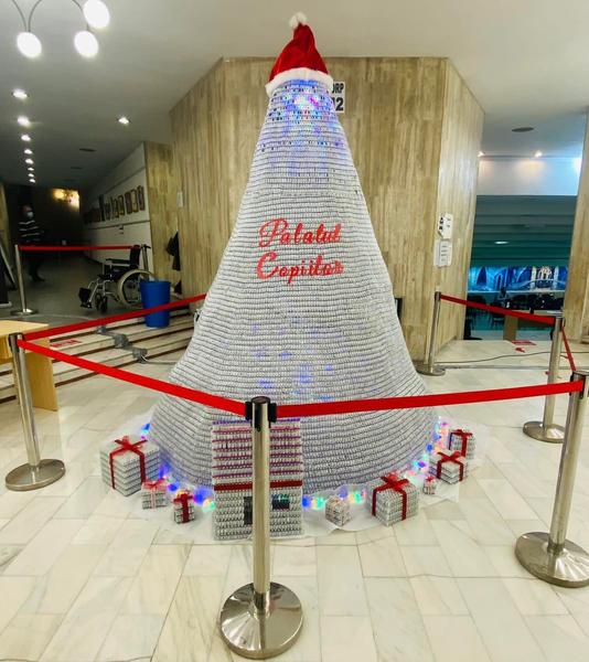 Bradul din recipiente de vaccin 4, Foto: RO Vaccinare Facebook