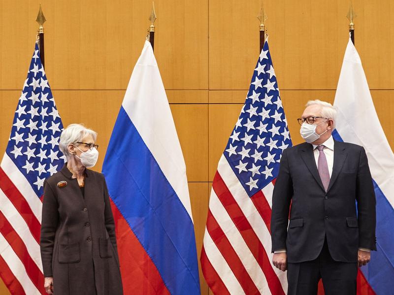 Secretarul de stat adjunct american Wendy Sherman and ministrul de externe adjunct rus Sergei Ryabkov la Geneva, Foto: DENIS BALIBOUSE / AFP / Profimedia