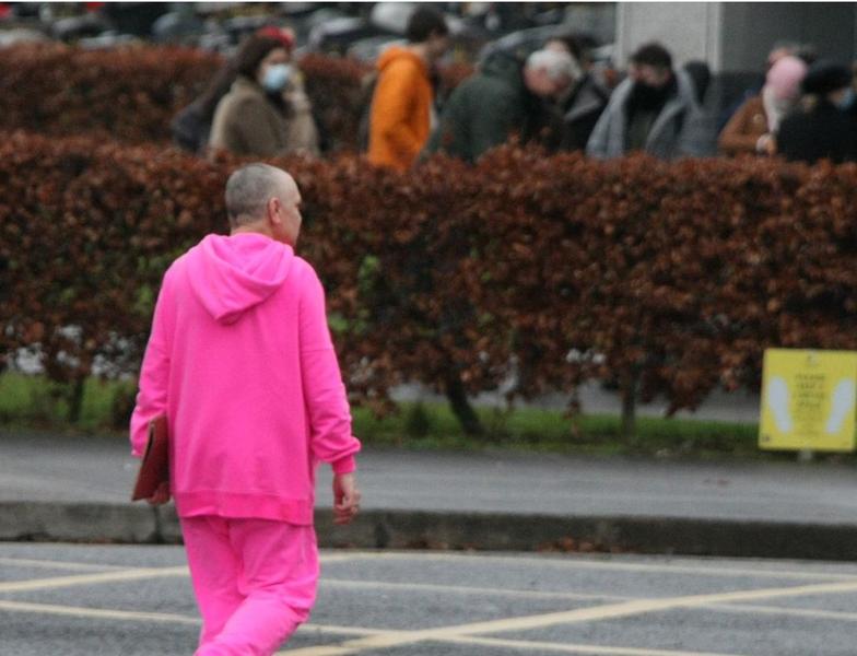 Sinead O'Connor mergand la funeraliile fiului ei, Foto: Mark Doyle / SplashNews.com / Splash / Profimedia