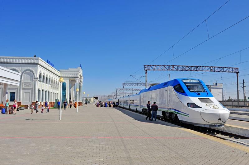 Tren de mare viteza din Uzbekistan, Foto: Julia Rogova, Dreamstime.com