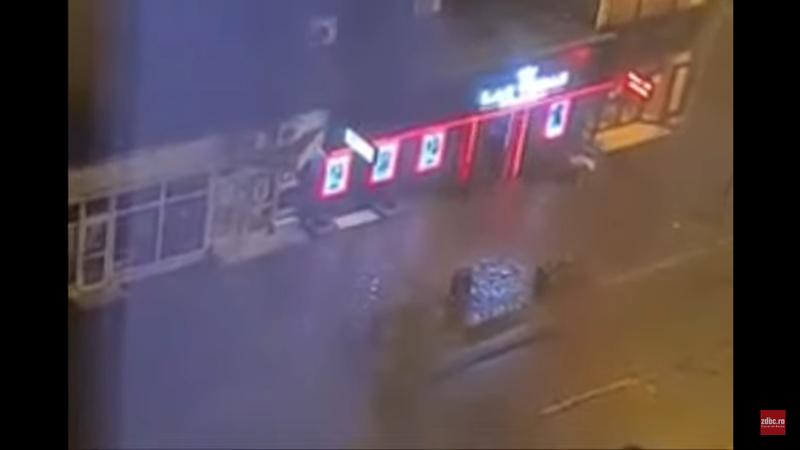 Carucior luat de vant la Bacău, Foto: Captura video