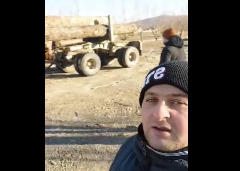 Barbatul care-l ameninta pe activistul de mediu, Foto: Captura video