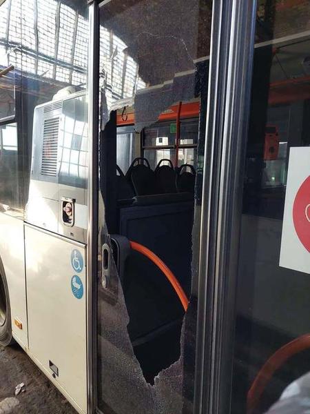 Geam spart STB, Foto: Hotnews