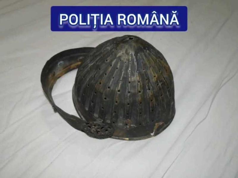 Coif din secolul al XVIII-lea, Foto: Politia Romana