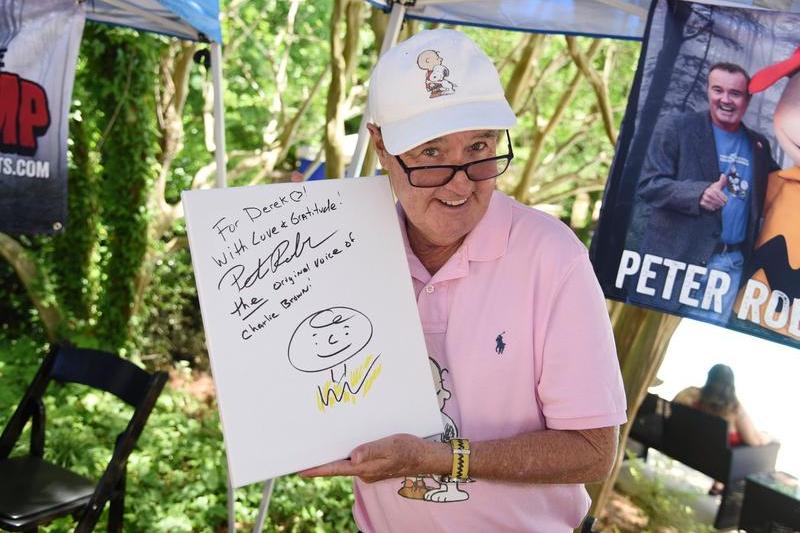 Peter Robbins semnand un autograf, Foto: Derek Storm / Everett / Profimedia Images