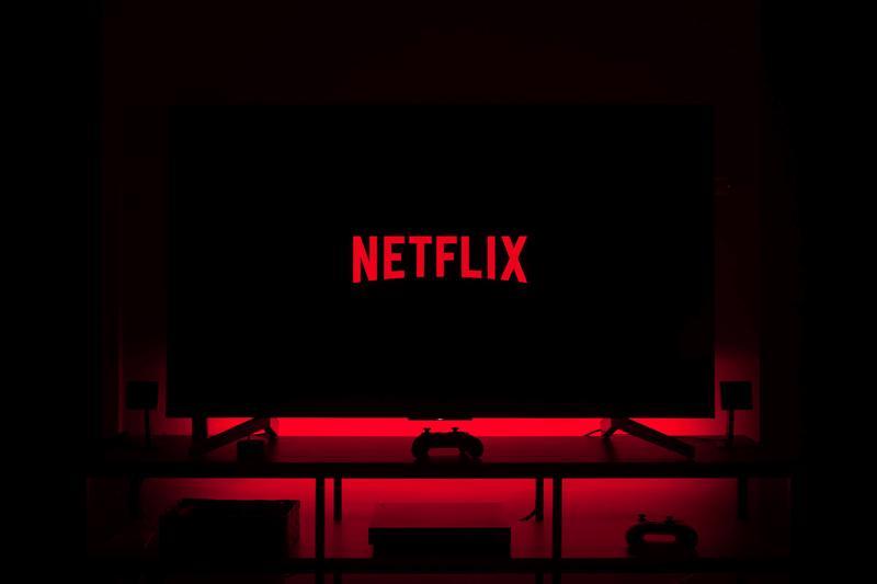 Rusia cere ca Netflix să difuzeze programele televiziunii de stat, Foto: GQ Magazine