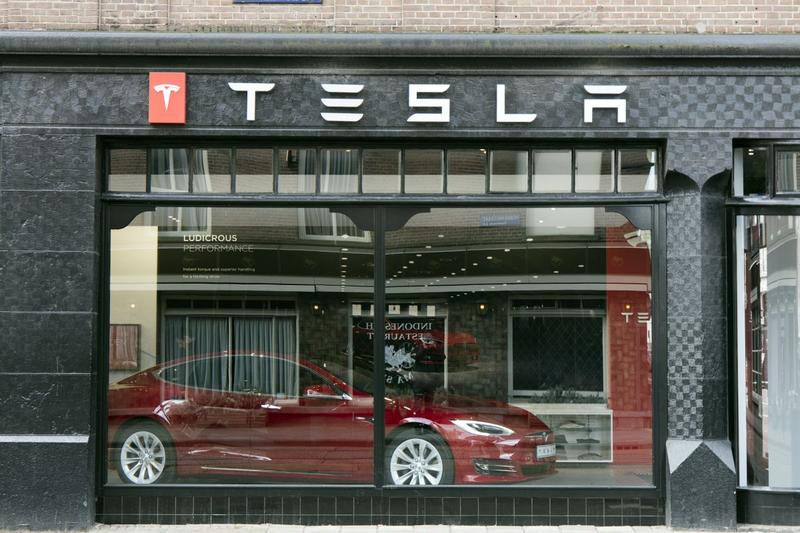 Showroom Tesla, Foto: J P | Dreamstime.com