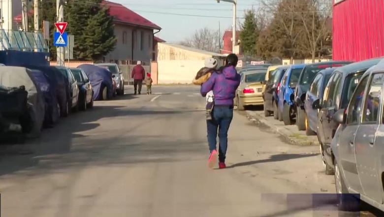 Masini pe trotuar, Foto: Captura Digi 24