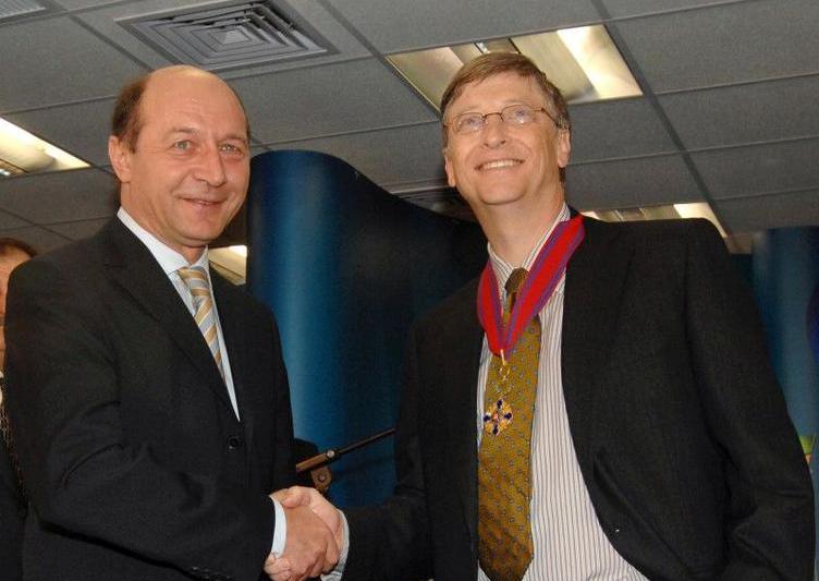 Traian Basescu si Bill Gates la Bucuresti, in 2007, Foto: Agerpres