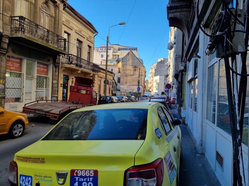 Parcare pe trotuar București 11, Foto: Hotnews