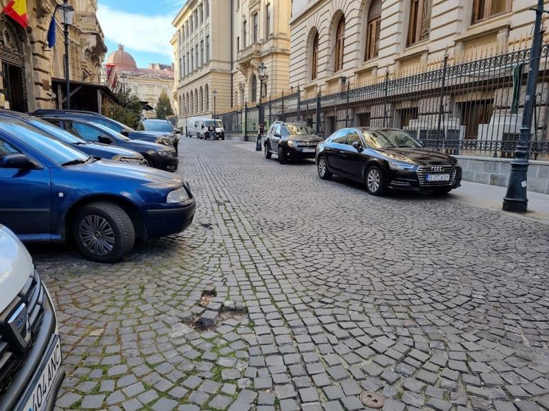 Parcare pe trotuar București 14, Foto: Hotnews