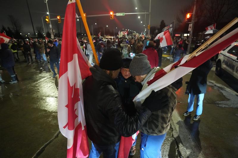 Protestatari la podul Ambasador dintre Canada si SUA, Foto: Canadian Press / Shutterstock Editorial / Profimedia