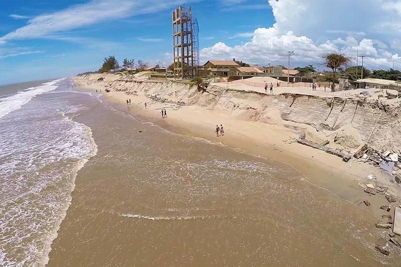 Atafona, localitatea din Brazilia care dispare treptat sub apele oceanului, Foto: worldabandoned.com