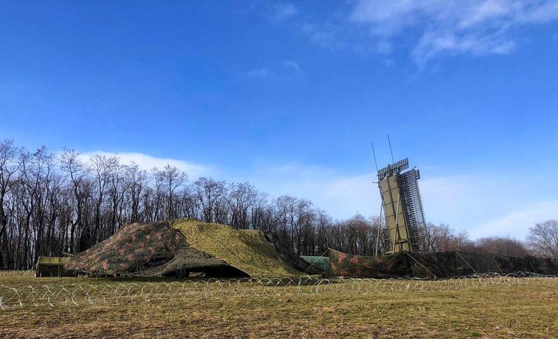 Tabără a armatei române cu un radar TPS-77, Foto: Fortele Aeriene Romane