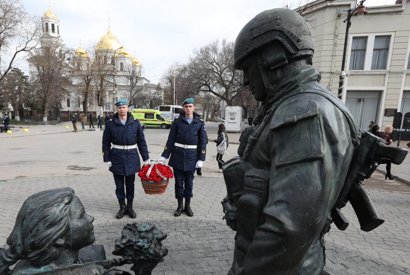 Monument din Crimeea dedicat „omuletilor verzi”, Foto: Sergei Malgavko / TASS / Profimedia