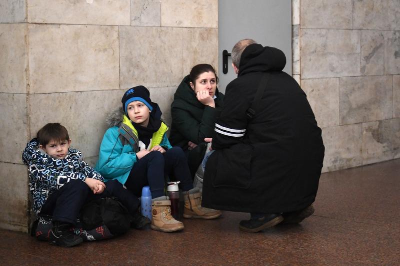 Familie in metroul din Kiev, Foto: Daniel Leal / AFP / Profimedia Images