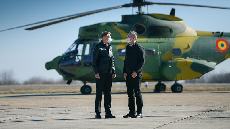 Klaus Iohannis si Jens Stoltenberg, la baza Kogalniceanu, Foto: Presidency.ro