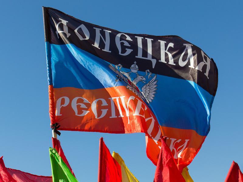 Steagul Republicii Populare Donetk, Foto: D. Tolmachov, Dreamstime.com