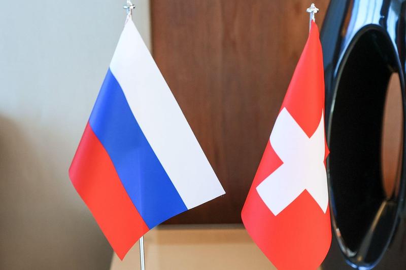 Steagul Elveției și cel al Federației Ruse, Foto: ITAR-TASS News Agency / Alamy / Alamy / Profimedia