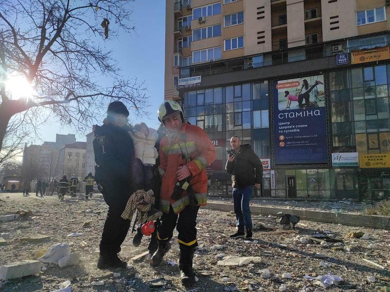Bloc bombardat la Kiev sambata, operatiuni de salvare a victimelor, Foto: Ministerul de interne al Ucrainei