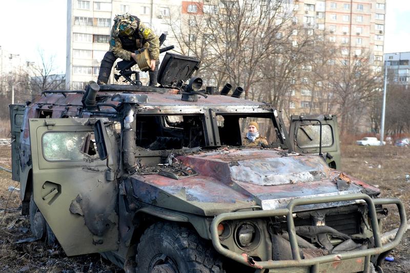 Blindat rusesc distrus de ucraineni, Foto: Sergey BOBOK / AFP / Profimedia Images