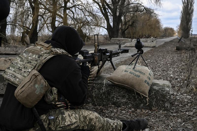 Soldat ucrainean care apara o pozitie langa Kiev, Foto: Aris Messinis / AFP / Profimedia Images