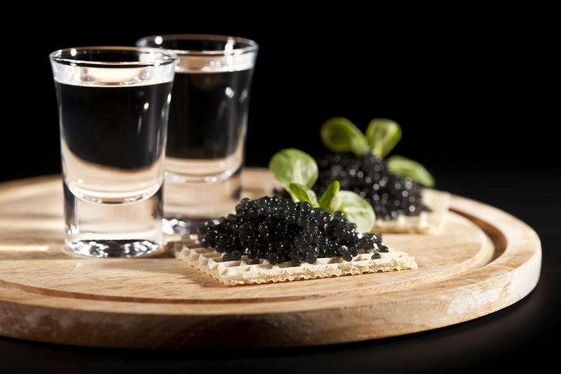 Vodcă și caviar, Foto: Natalia Lisovskaya | Dreamstime.com