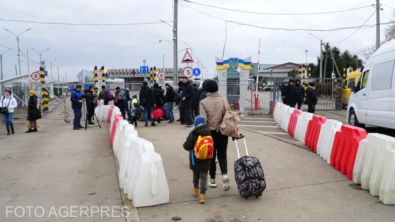 Refugiați din Ucraina, la punctul de trecere a frontierei Porubne - Siret, Foto: Agerpres