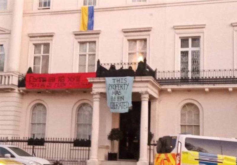 Clădire din Londra care i-ar aparţine oligarhului rus Oleg Deripaska ocupată de anarhiști, Foto: Captura