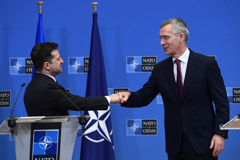 Volodimir Zelenski si Jens Stoltenberg, secretarul general al NATO, Foto: JOHN THYS / AFP / Profimedia