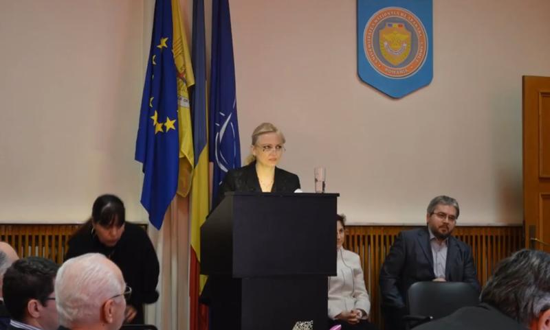 Alba Iulia Catrinel Popescu e conferențiar universitar la Universitatea Națională de Apărare Carol I, Foto: Facebook/ Alba Popescu