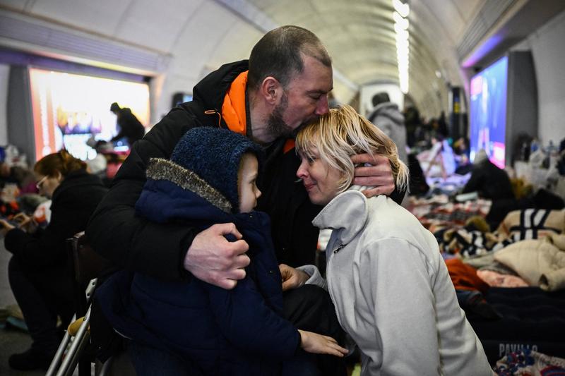 Locuitorii Kievului se adăpostesc la metrou, Foto: Aris Messinis / AFP / Profimedia Images