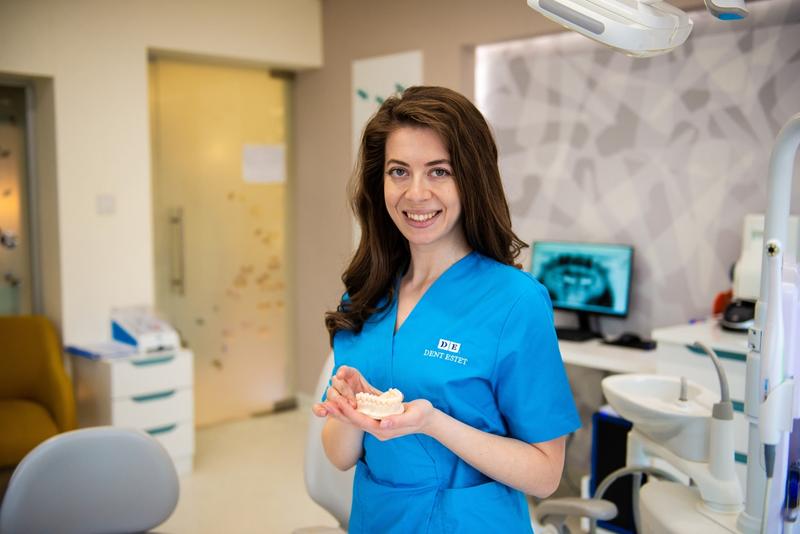 Madalina Udeci, Foto: DENT ESTET