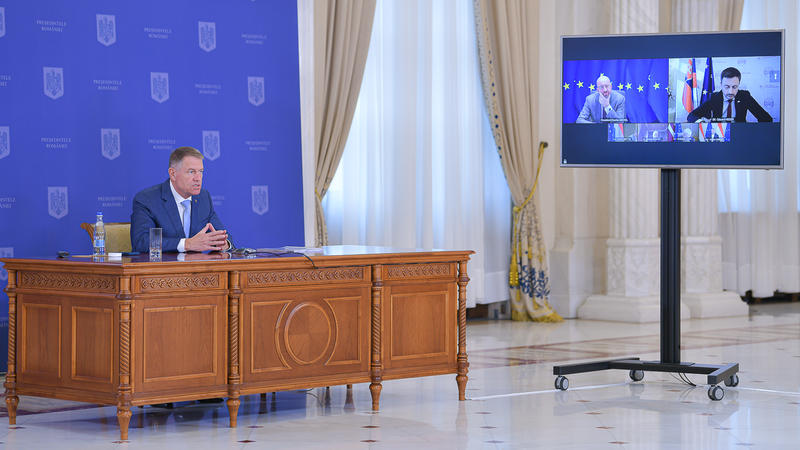 Klaus Iohannis, în videoconferinţă cu Charles Michel, Foto: Presidency.ro