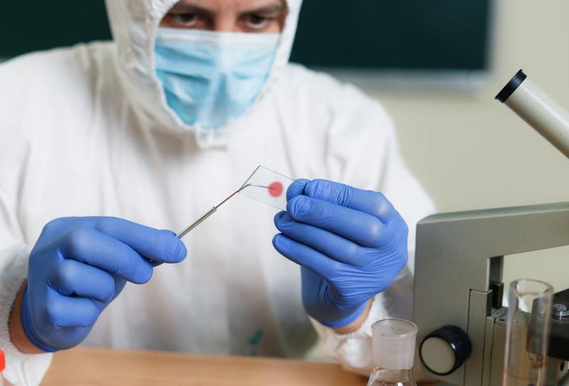 Analiza unor substante toxice in laborator, Foto: T Hancharova, Dreamstime.com