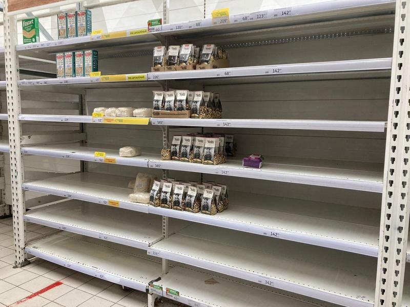 Rafturi goale într-un supermarket din Moscova, Foto: dpa picture alliance / Alamy / Alamy / Profimedia