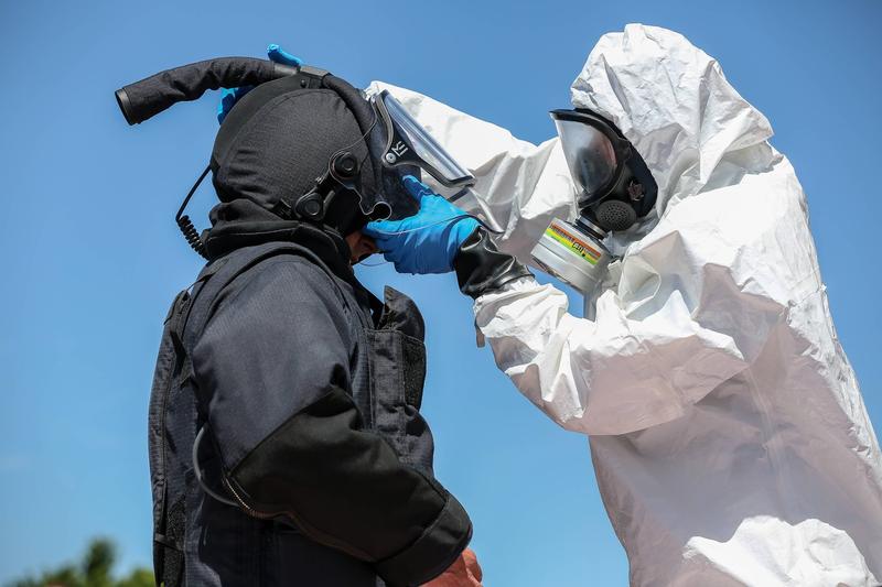 Echipament de protectie impotriva unor atacuri cu arme de distrugere in masa, Foto: Fred Scheiber / Sipa Press / Profimedia Images