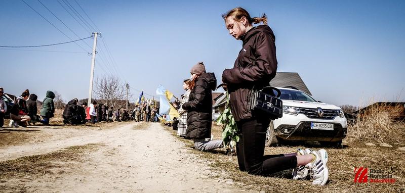 Oameni ingenuncheati in Ucraina, Foto: Ilie Pintea/RRA