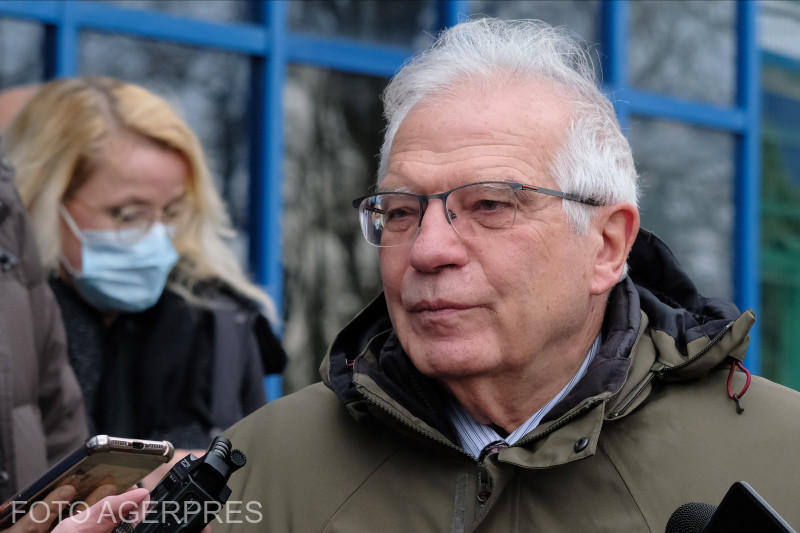 Josep Borrell susține declarații de presă la Aeroportul din Iași, la întoarcerea din vizita efectuată la Chișinău, Foto: Agerpres