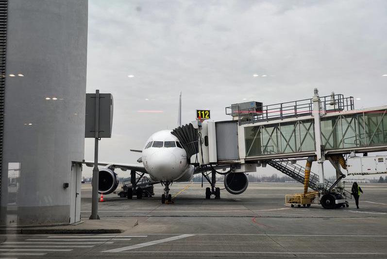 Avion la aeroport, Foto: HotNews.ro / Victor Cozmei