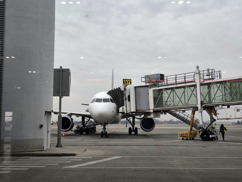 Avion la aeroport, Foto: HotNews.ro / Victor Cozmei