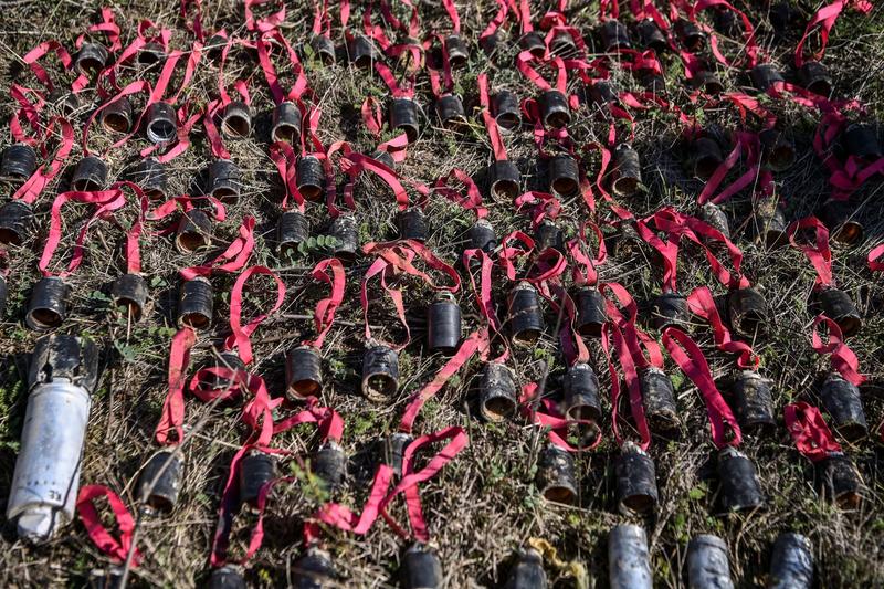 Bombe cu dispersie neexplodate în timpul conflictului militar în curs dintre Armenia și Azerbaidjan, Foto: ARIS MESSINIS/ AFP/ Profimedia Images